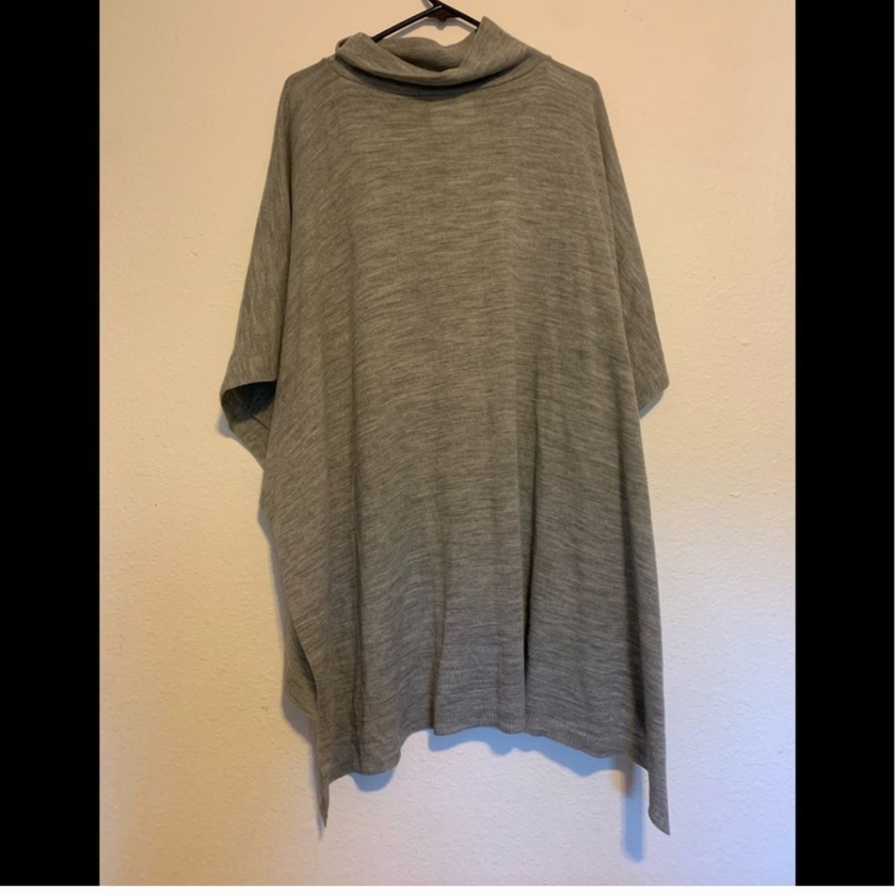 Summer & Rose Gray Poncho